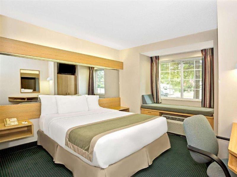 Microtel By Wyndham Raleigh-durham Airport 2*
